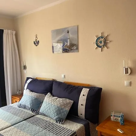 Апартаменти O Recanto Da Rocha *